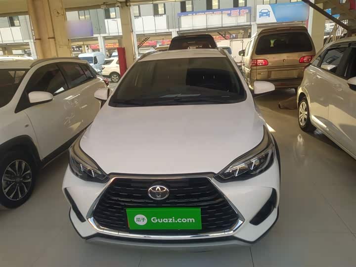 Фото 3 - Toyota Yaris L Hatchback