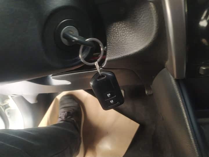 Фото 9 - Toyota Yaris L Hatchback