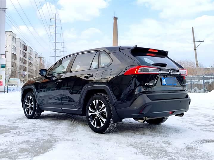 Фото 6 - Toyota Wildlander