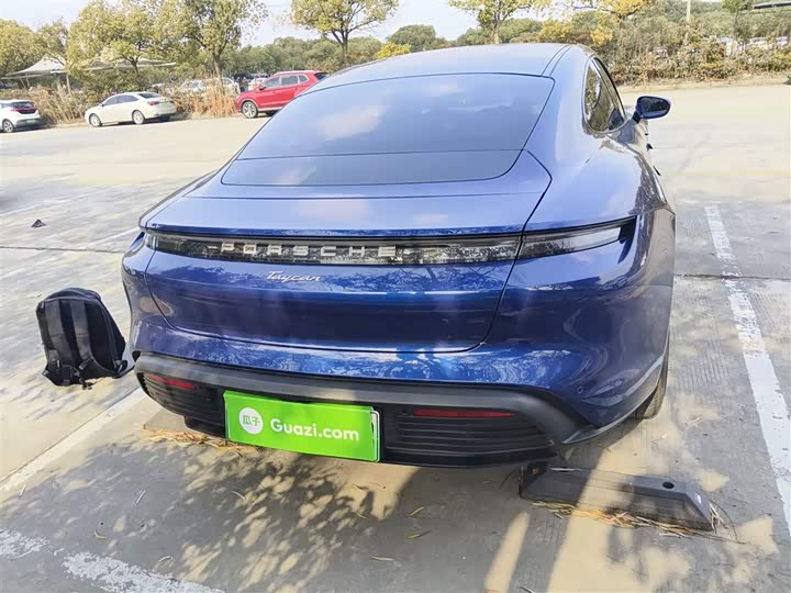 Фото 6 - Porsche Taycan