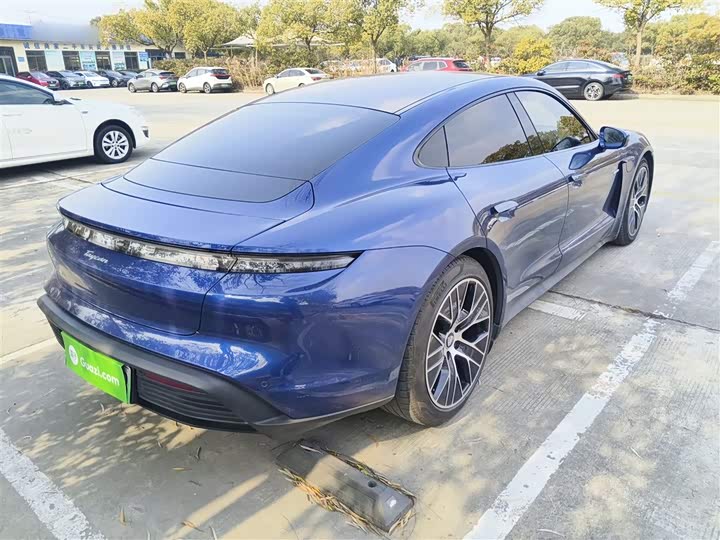 Фото 7 - Porsche Taycan