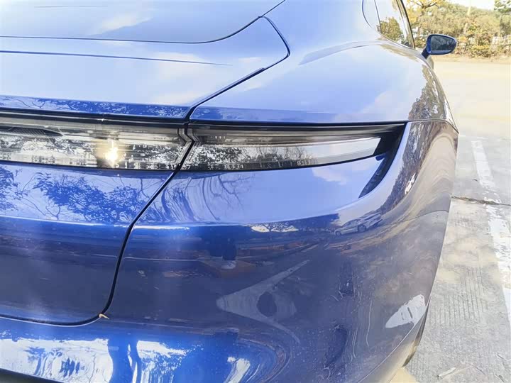 Фото 8 - Porsche Taycan