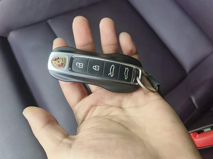 Фото 9 - Porsche Taycan