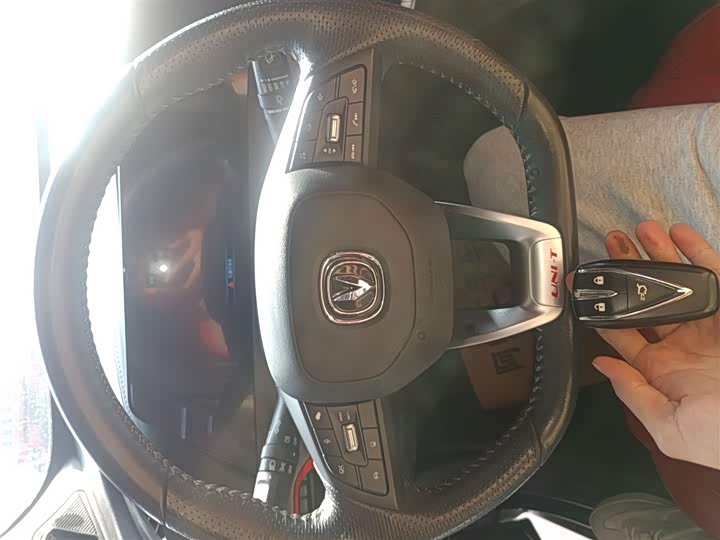 Фото 9 - Changan UNI-T