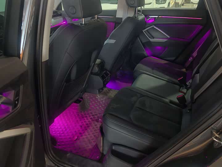 Фото 8 - Audi Q3