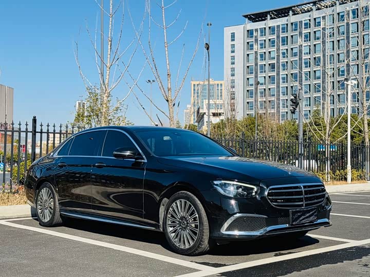 Фото 3 - Mercedes-Benz E-Class