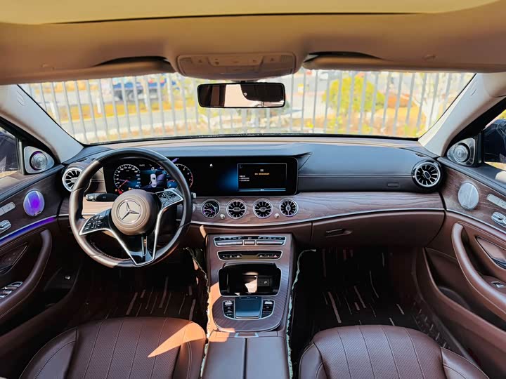 Фото 5 - Mercedes-Benz E-Class