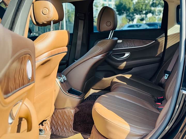 Фото 6 - Mercedes-Benz E-Class