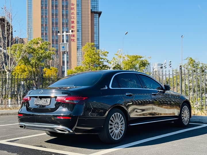 Фото 7 - Mercedes-Benz E-Class