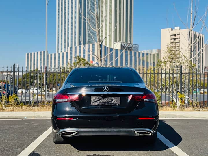 Фото 8 - Mercedes-Benz E-Class