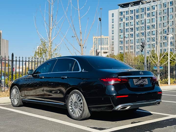 Фото 9 - Mercedes-Benz E-Class