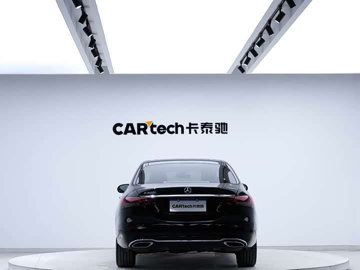 Фото 3 - Mercedes-Benz E-Class