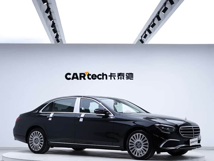 Фото 5 - Mercedes-Benz E-Class