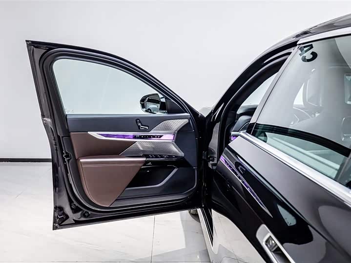 Фото 8 - BMW 7 Series