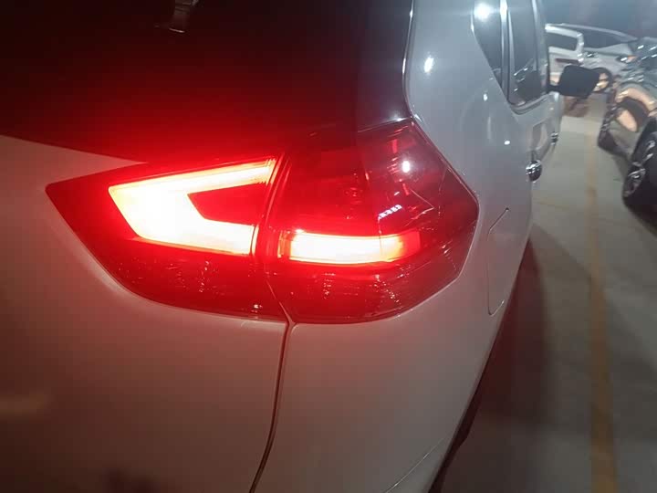 Фото 8 - Nissan X-Trail