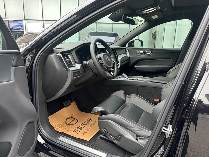 Фото 8 - Volvo XC60 Hybrid