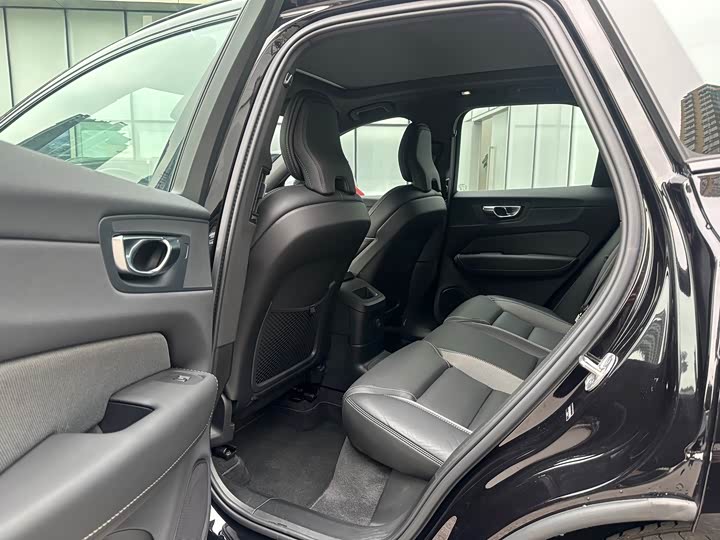 Фото 9 - Volvo XC60 Hybrid