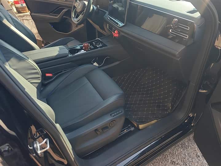 Фото 8 - Volkswagen Tiguan L Pro