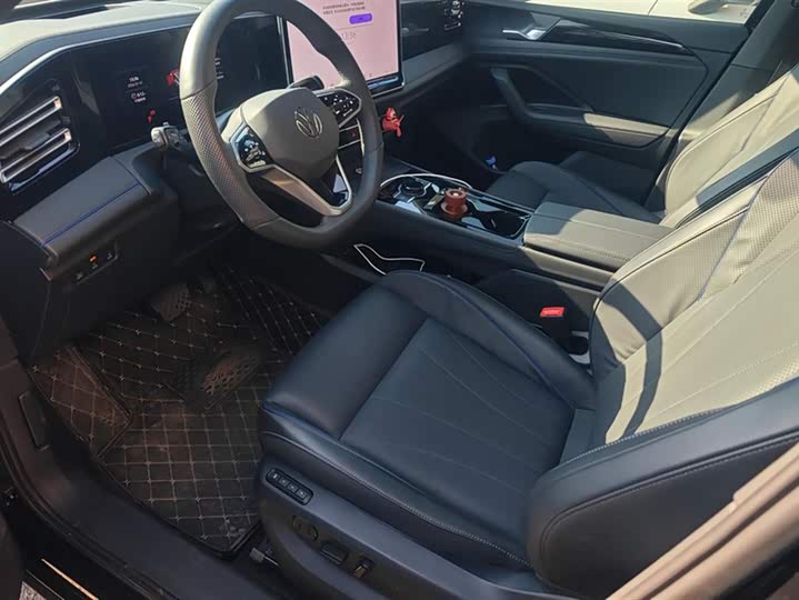 Фото 9 - Volkswagen Tiguan L Pro