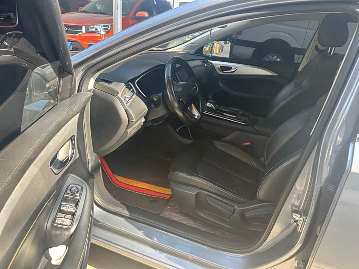 Фото 9 - Roewe i6 Max EV