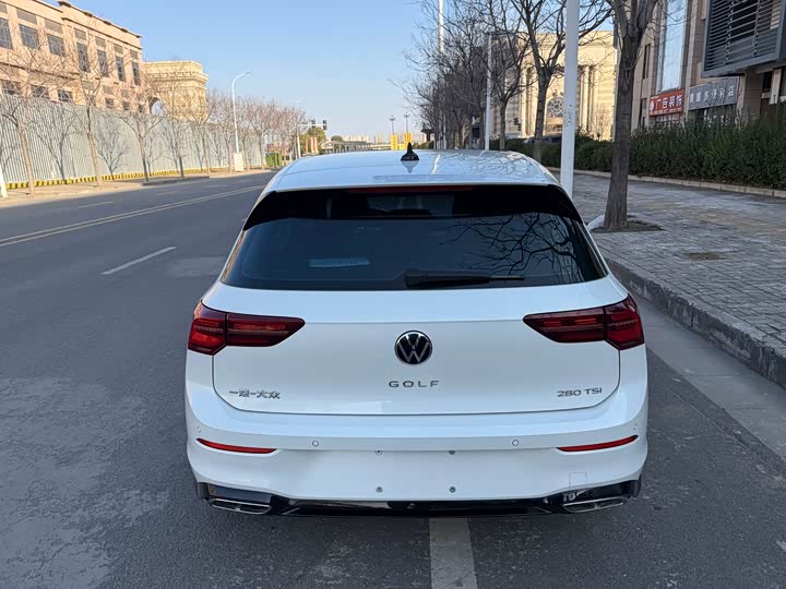 Фото 5 - Volkswagen Golf