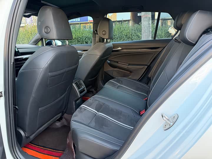 Фото 8 - Volkswagen Golf