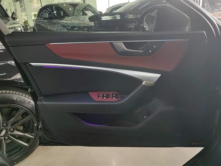 Фото 7 - Audi A6L