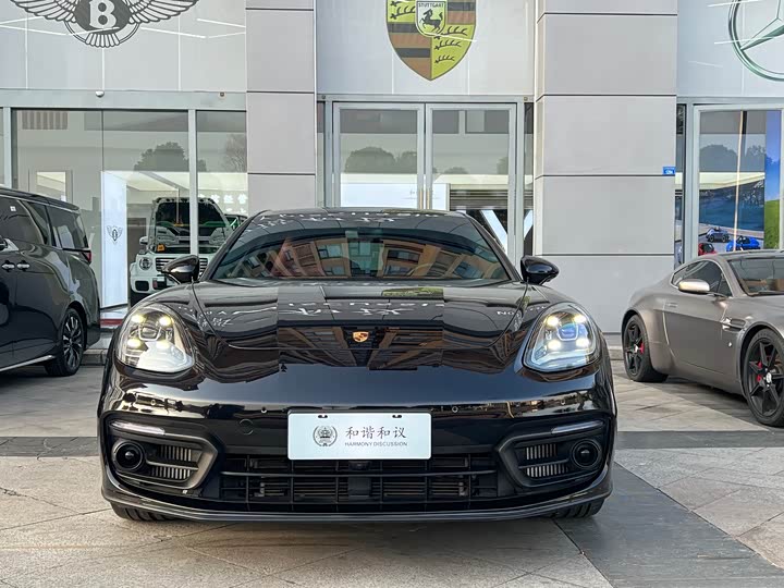 Фото 2 - Porsche Panamera