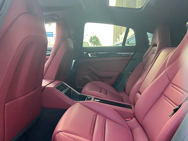 Фото 3 - Porsche Panamera