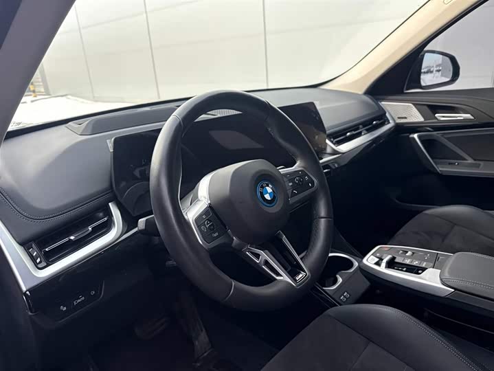 Фото 6 - BMW iX1