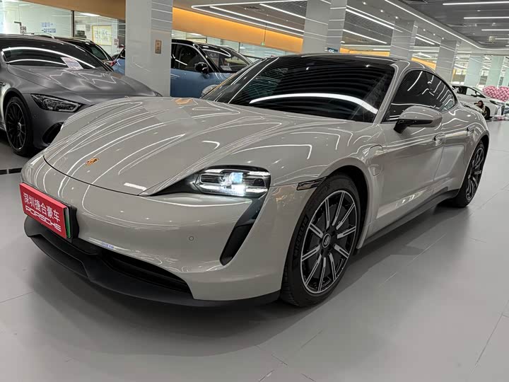 Фото 1 - Porsche Taycan