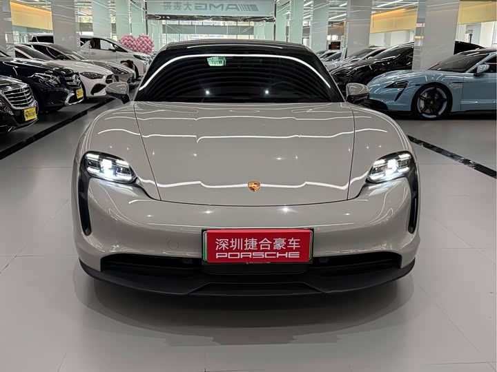 Фото 2 - Porsche Taycan