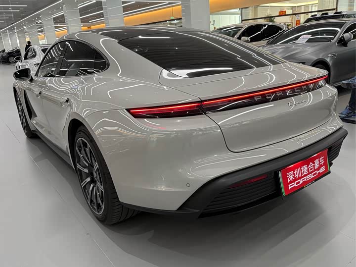 Фото 4 - Porsche Taycan