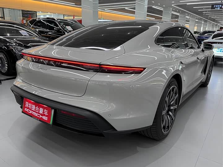 Фото 6 - Porsche Taycan