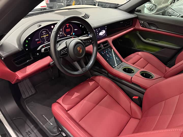 Фото 8 - Porsche Taycan