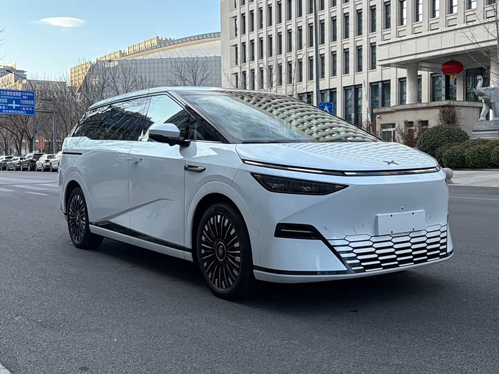 Фото 2 - XPeng X9