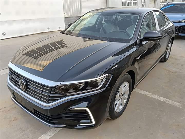 Фото 1 - Volkswagen Passat Hybrid