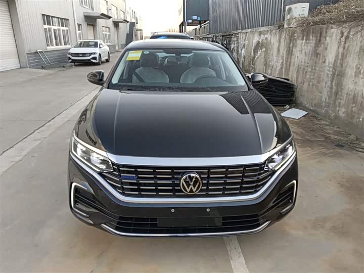 Фото 3 - Volkswagen Passat Hybrid
