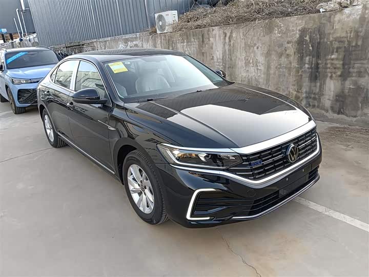 Фото 4 - Volkswagen Passat Hybrid