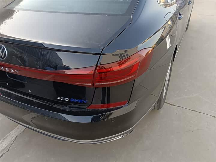 Фото 8 - Volkswagen Passat Hybrid