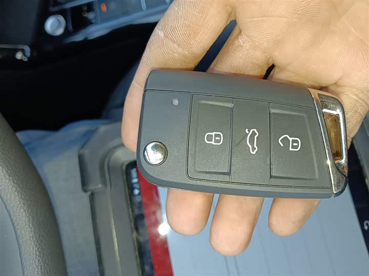 Фото 9 - Volkswagen Passat Hybrid