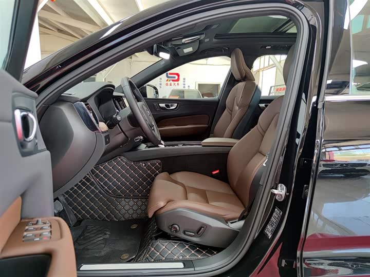 Фото 7 - Volvo XC60