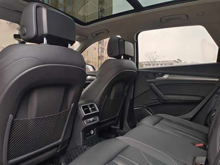 Фото 2 - Audi Q5L