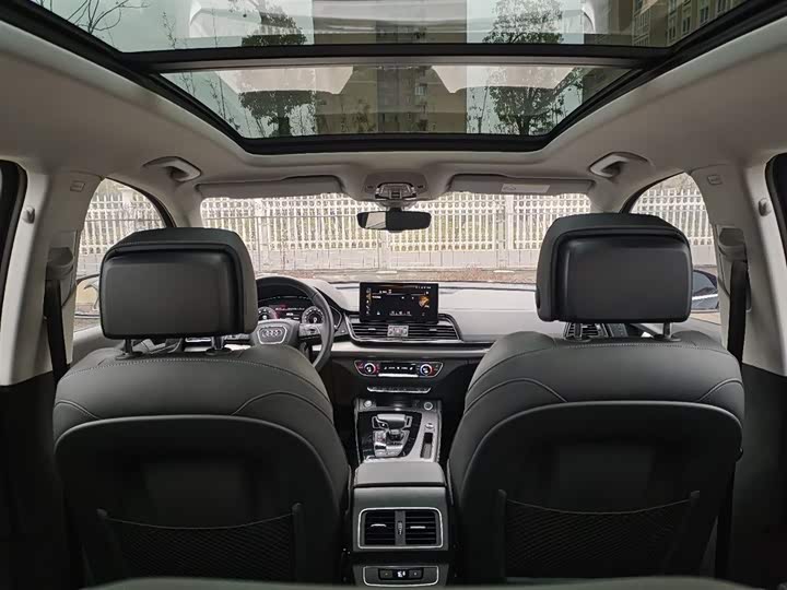 Фото 5 - Audi Q5L