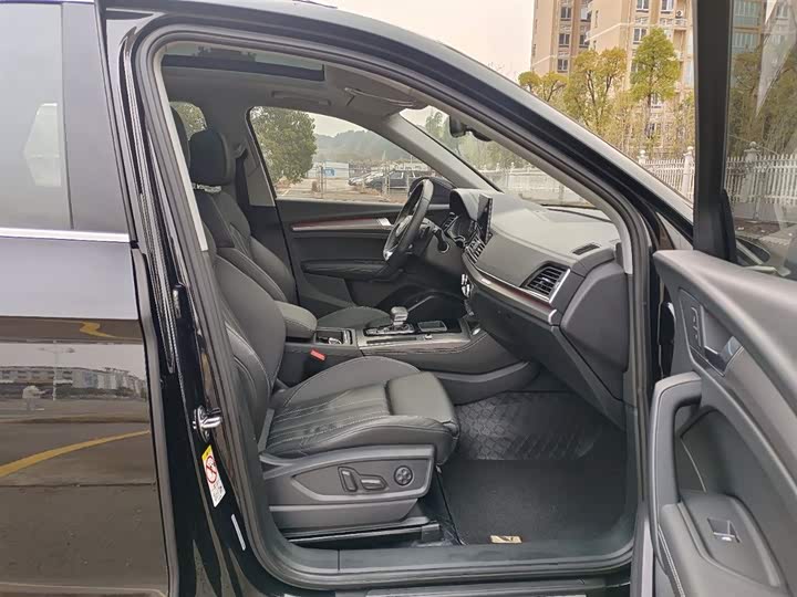 Фото 6 - Audi Q5L