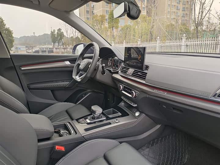 Фото 7 - Audi Q5L