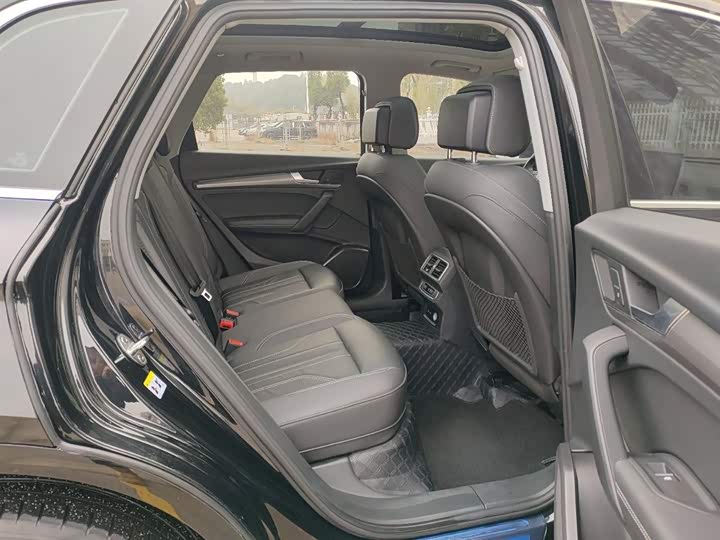 Фото 8 - Audi Q5L