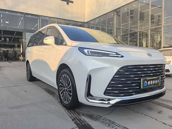 Фото 3 - Buick GL8 Hybrid