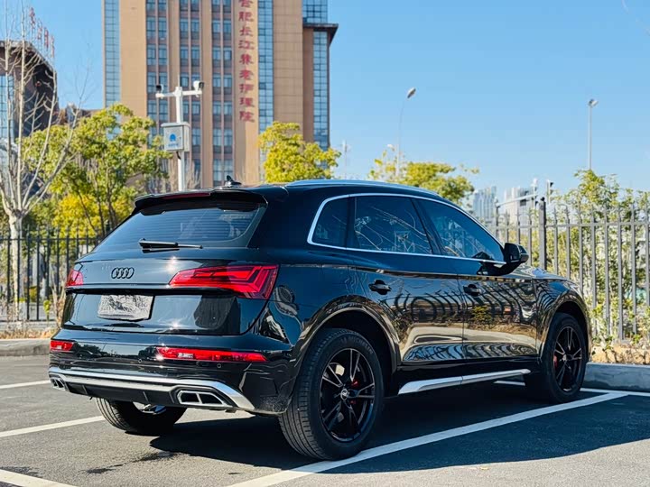 Фото 7 - Audi Q5L