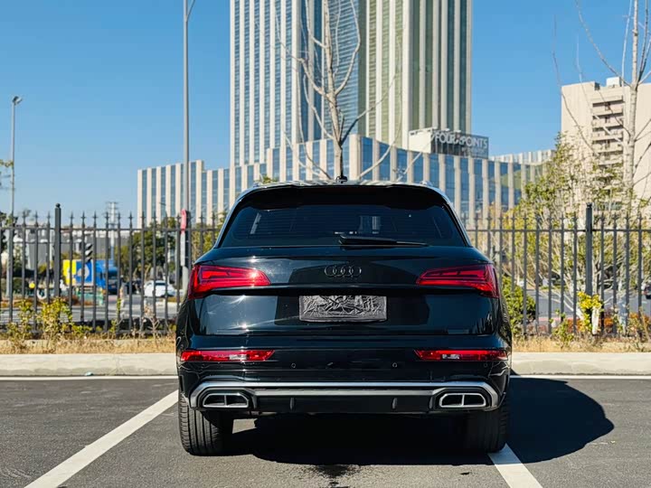 Фото 8 - Audi Q5L